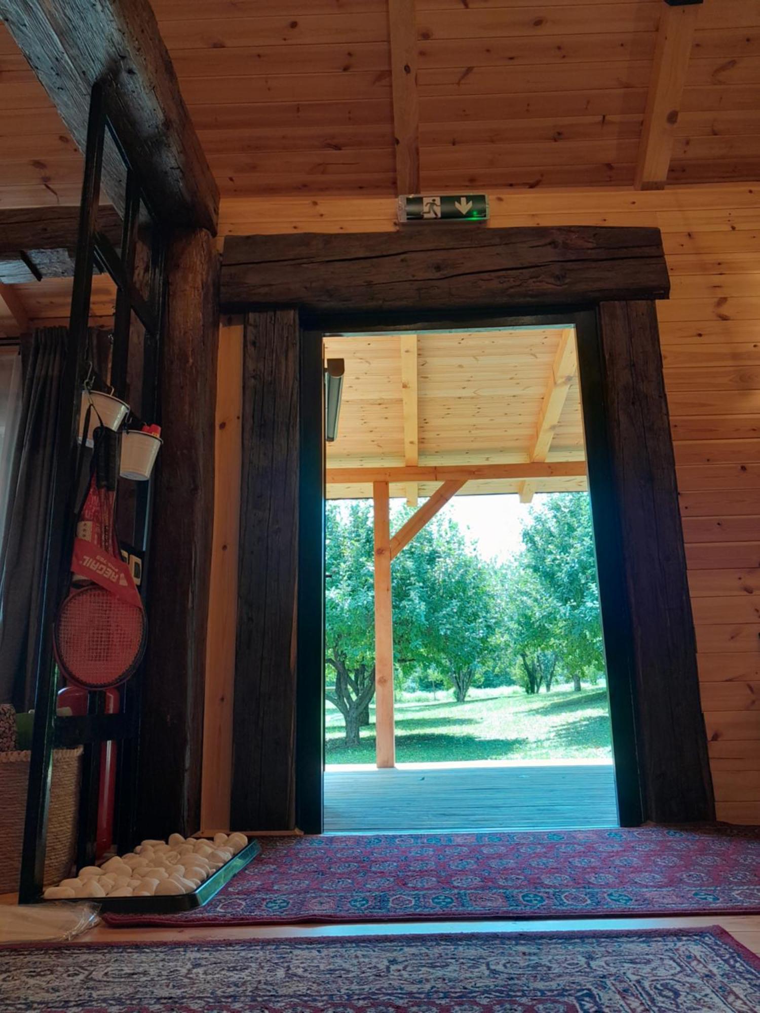 Sremska Kamenica Nica Woodヴィラ エクステリア 写真